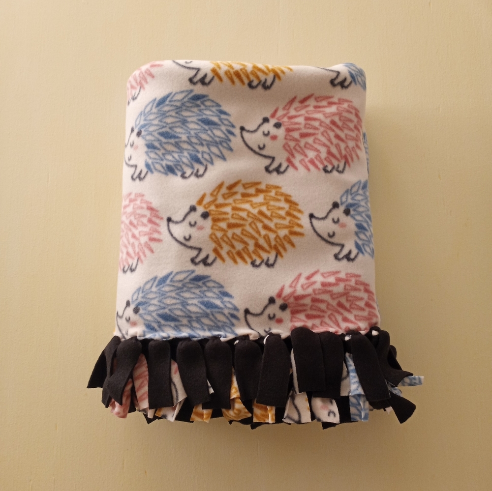 Hedgehog Sew Fleece Blanket Handmade Knotted Blanket - Picture 8 of 8